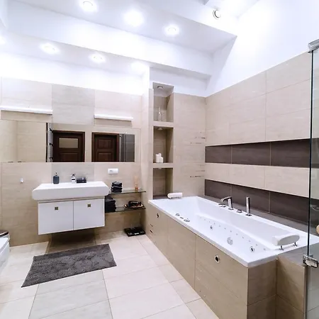 Palace Apartment *