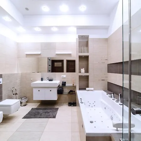 Palace Apartment *