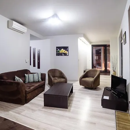Apartment Palace *